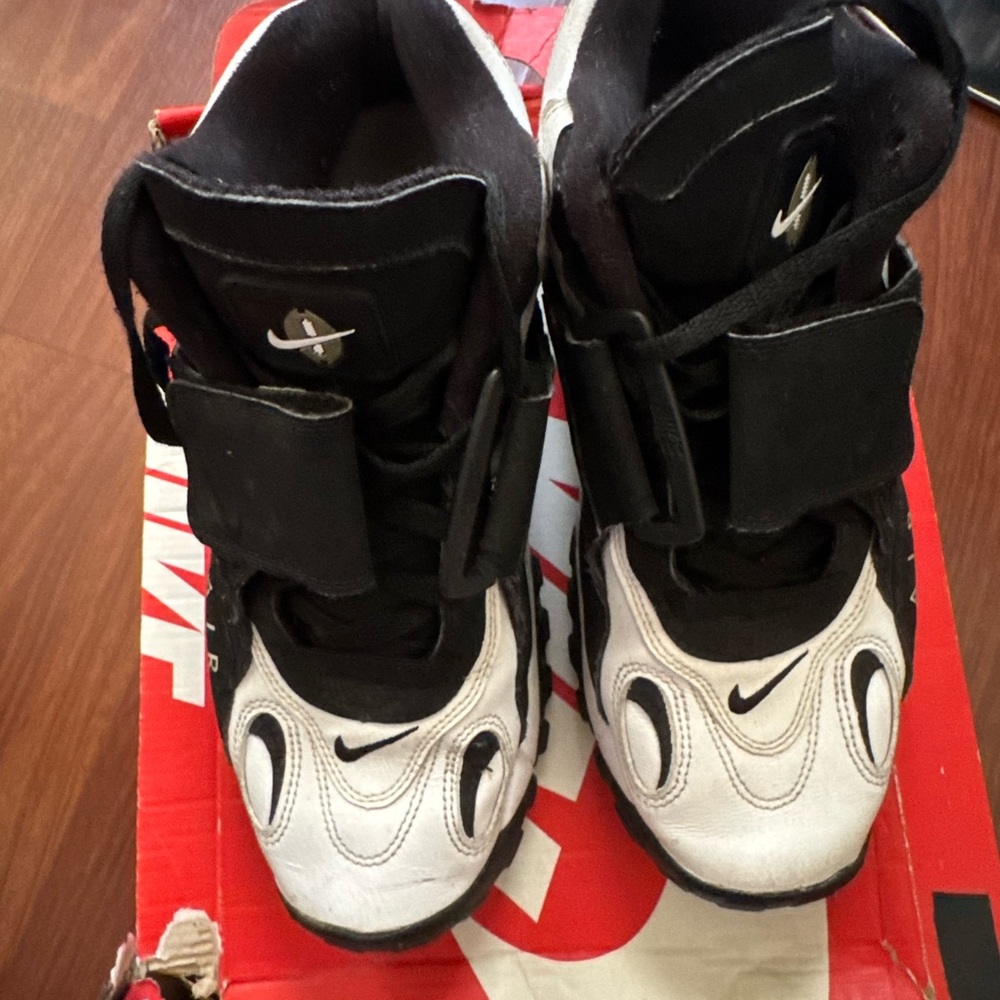 Nike Air Black and White Air Max Speed Turfs size 9